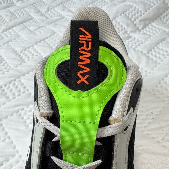 Nike Air Max Bolt Running Shoes Sneakers Youth Size 5Y CW1626-002 Unisex 2022 - Picture 4 of 10